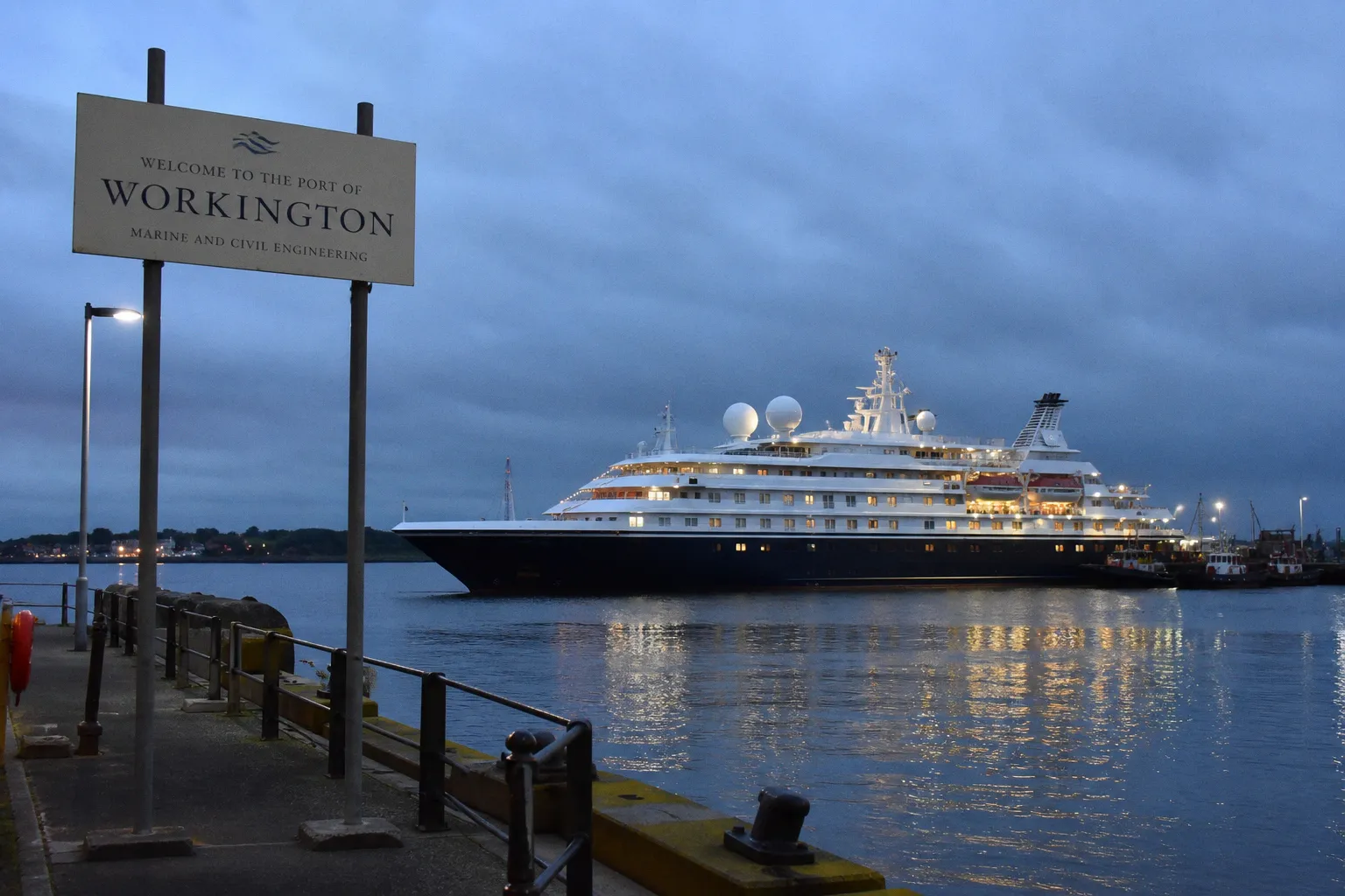 Luxus-Superyacht SeaDream II steuert überraschend den Hafen von Workington an