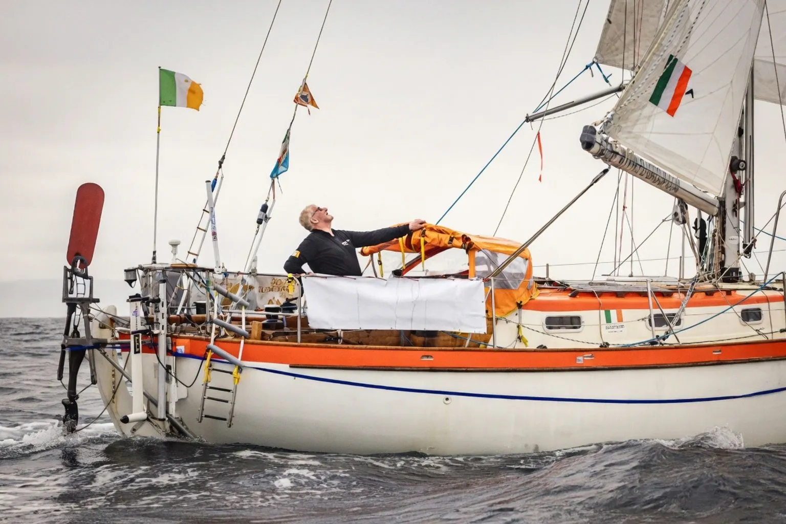 Pat Lawless: Mit 70 Jahren nonstop und ohne Technik um die Welt segeln