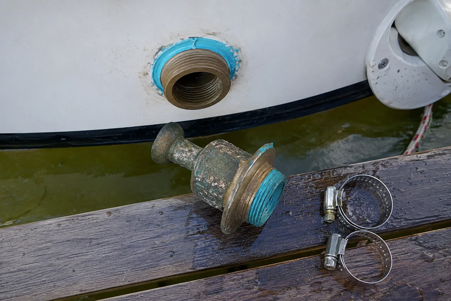 Seeventile auf der Segelyacht tauschen: Projekt in 4 Phasen